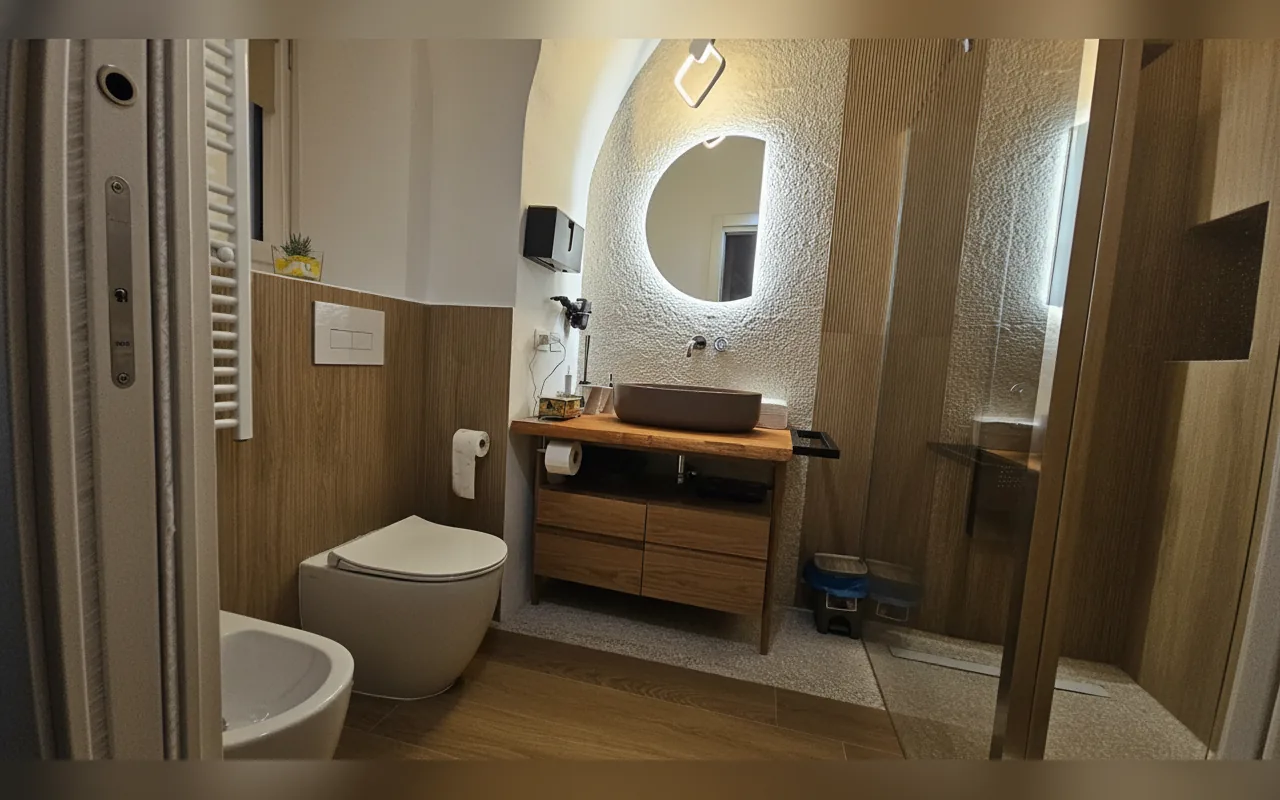 Camera con bagno privato — Casa Vacanza Zhurian, Ginestra (Basilicata) (foto 14)
